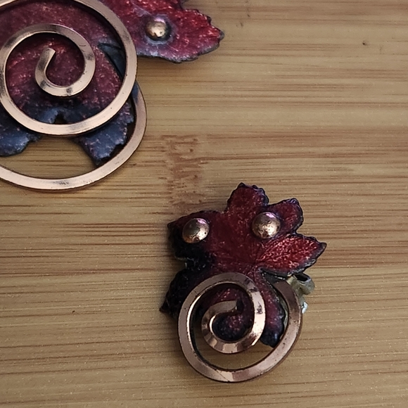 Vintage MATISSE Copper Enamel Red Maple Leaf Brooch & Earrings Set Mid Century - Picture 3 of 7